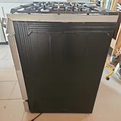 The same gas range, photo 4 of 5